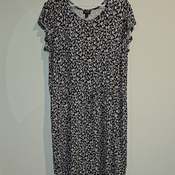 a.n.a Dresses & Skirts - a.n.a Black and White Flutter Sleeve Midi Dress